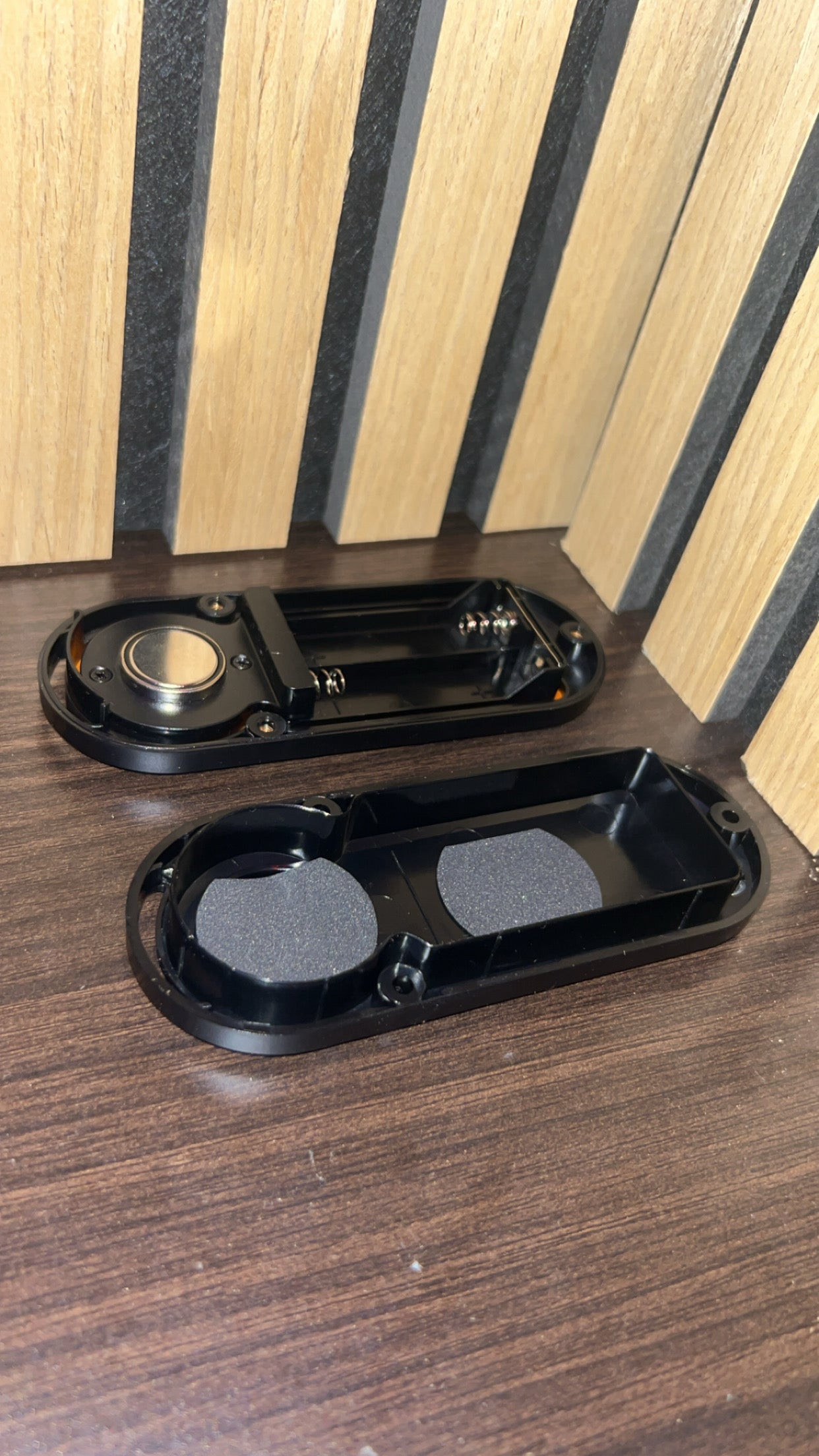 Heavy-Duty Waterdichte AirTag-houder met 2× AA-voeding